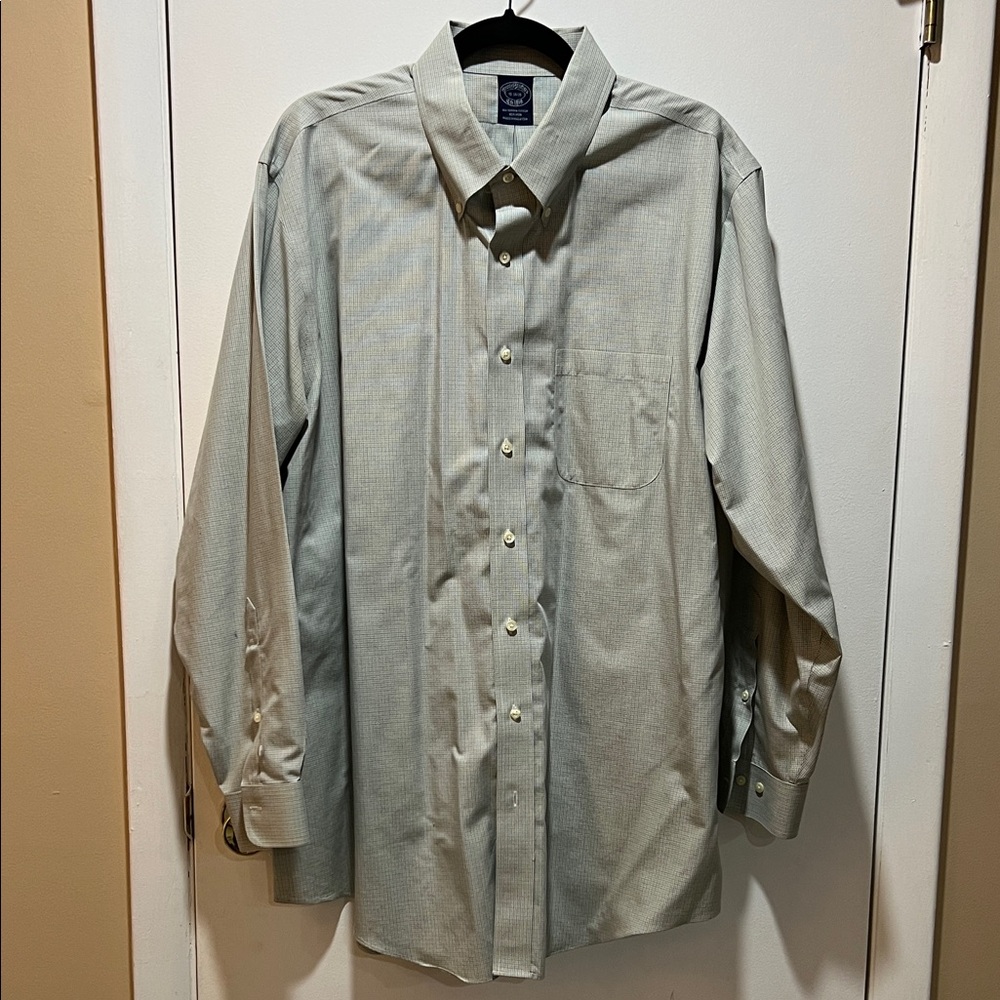 Brooks Brothers Men's Light Gray Dress Shirt